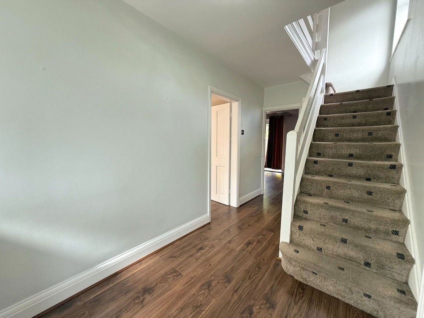 Images for Oakfield, Sale, M33