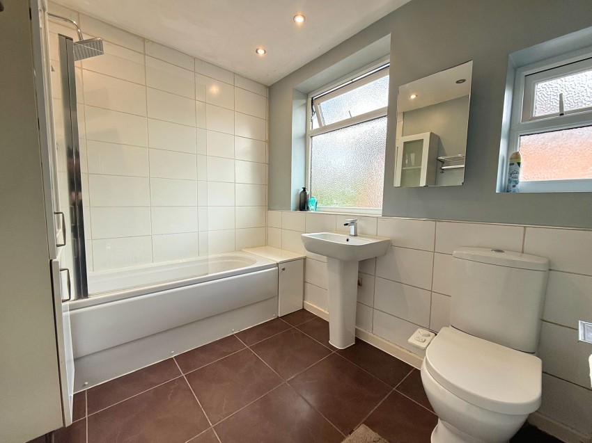 Images for Oakfield, Sale, M33
