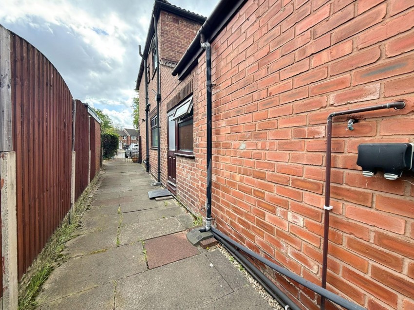 Images for Oakfield, Sale, M33