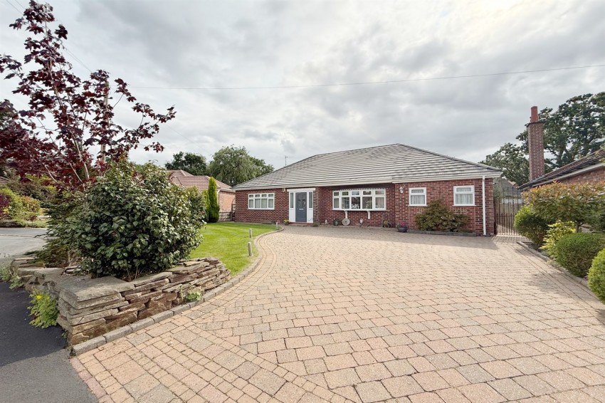 Images for Larchway, Bramhall, 