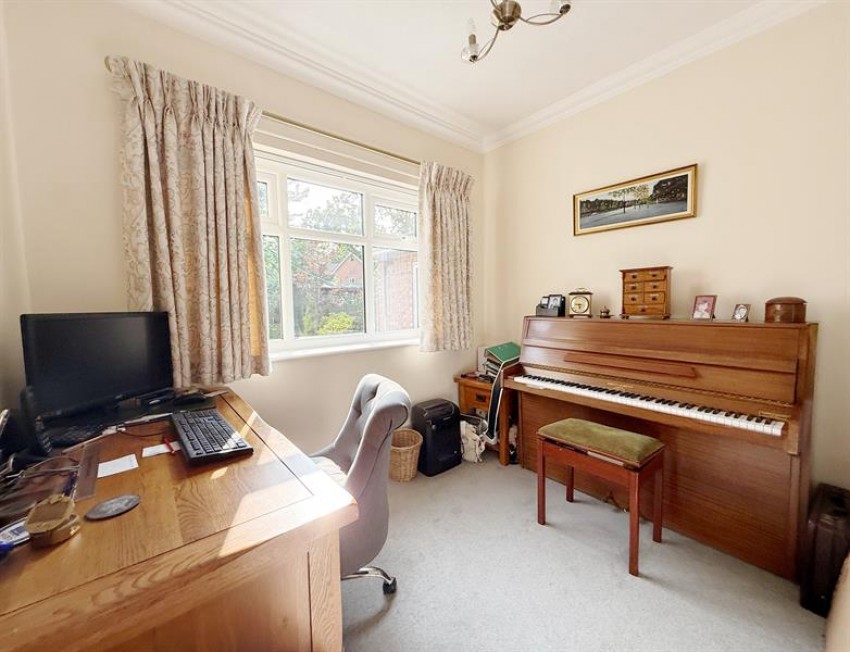 Images for Larchway, Bramhall, 