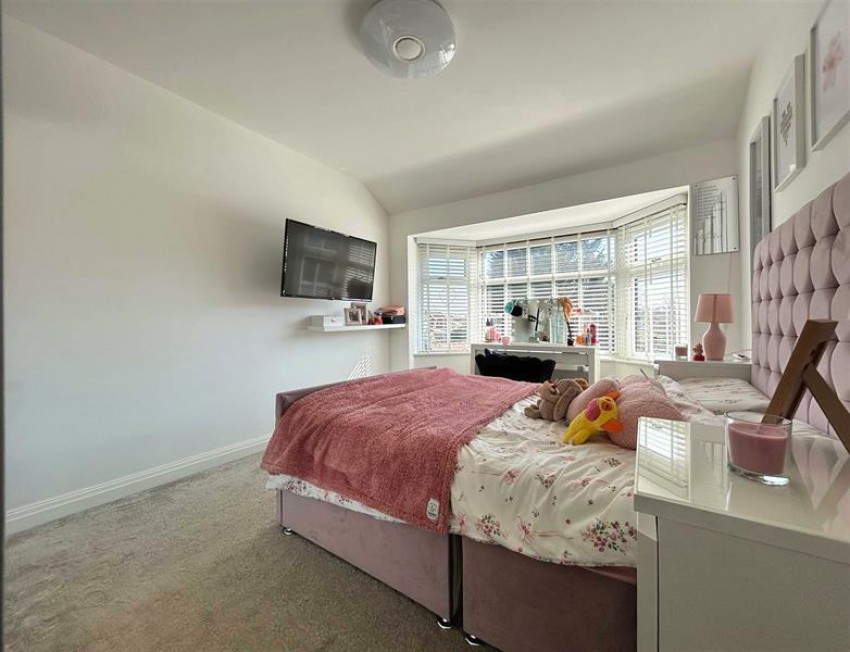 Images for Barnfield Crescent, Sale