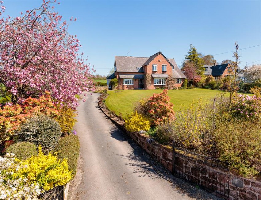 Images for Just under 2900 square feet and circa half an acre in Aston Lane