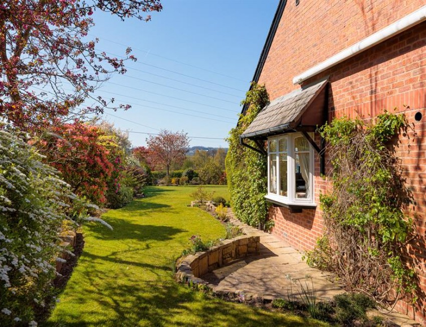Images for Just under 2900 square feet and circa half an acre in Aston Lane