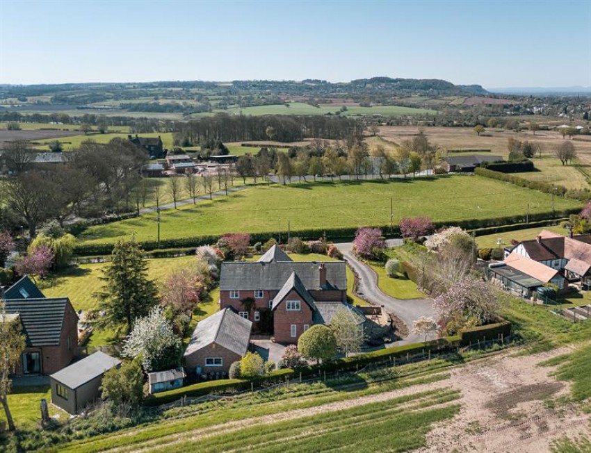 Images for Just under 2900 square feet and circa half an acre in Aston Lane