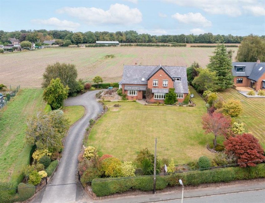 Images for Just under 2900 square feet and circa half an acre in Aston Lane