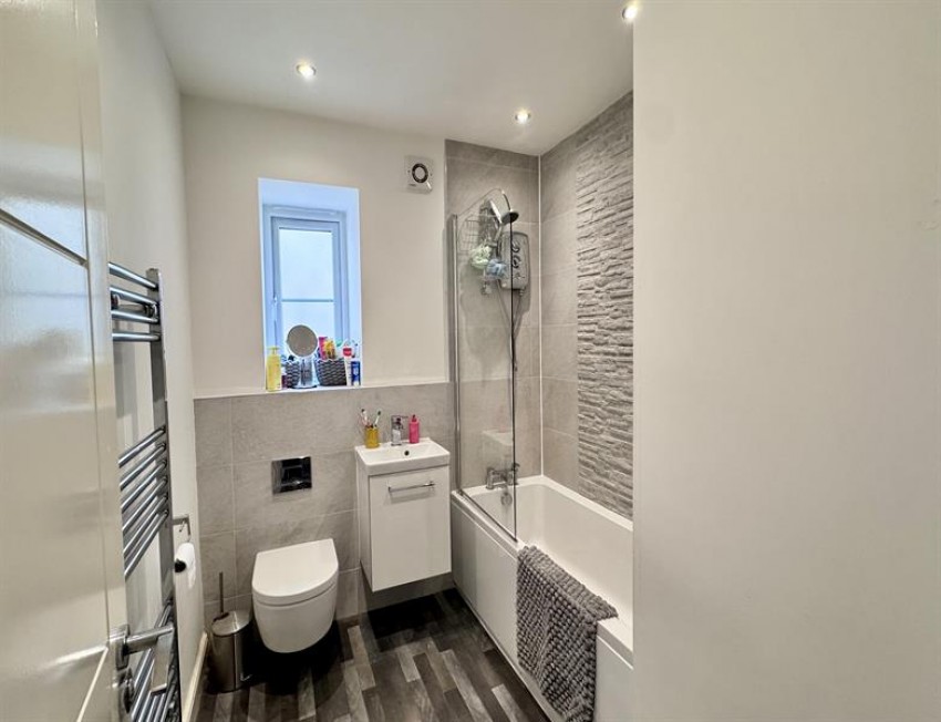 Images for Park View, Hadfield, Glossop