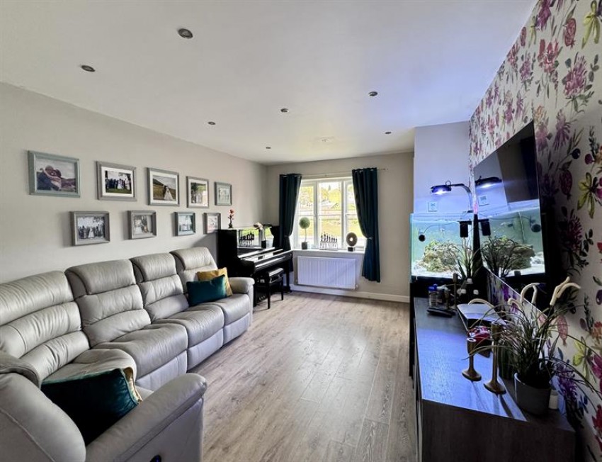 Images for Park View, Hadfield, Glossop