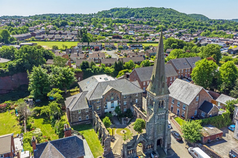 Central Frodsham Luxury Duplex Apartment with Open Views