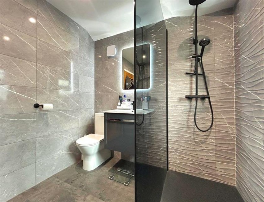 Images for Barnfield Crescent, Sale