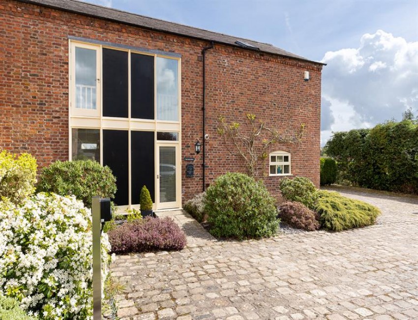 Images for A splendid barn with south facing garden off Hall Lane, Kelsall