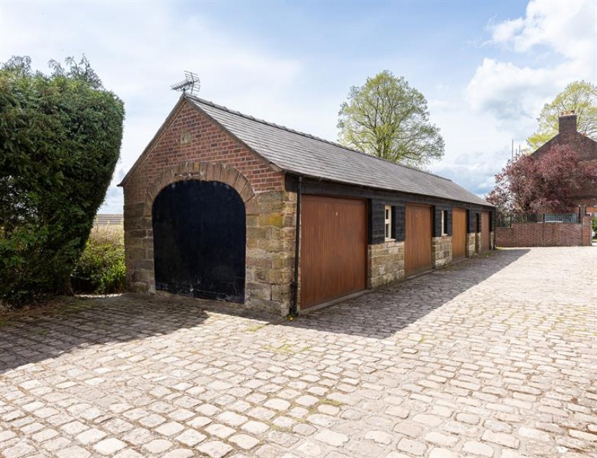 Images for A splendid barn with south facing garden off Hall Lane, Kelsall