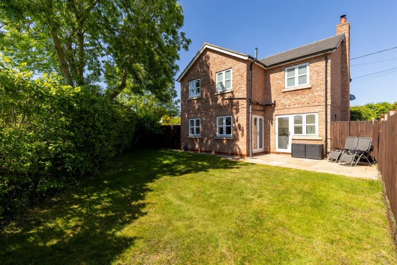 Modern cottage with gated entrance and private driveway in Alpraham