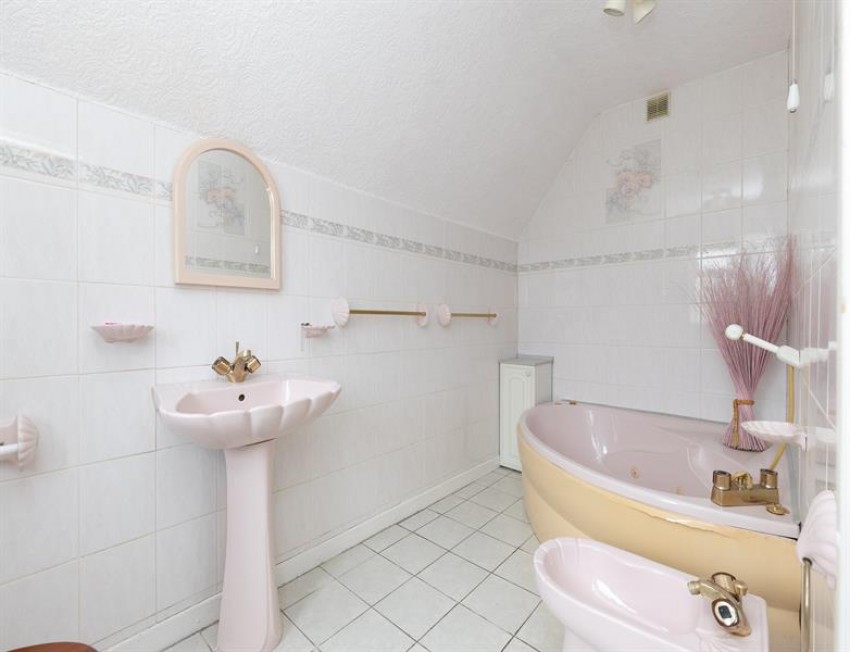 Images for Heath Green House - 4.73 acres, outbuildings and four bedroom house 