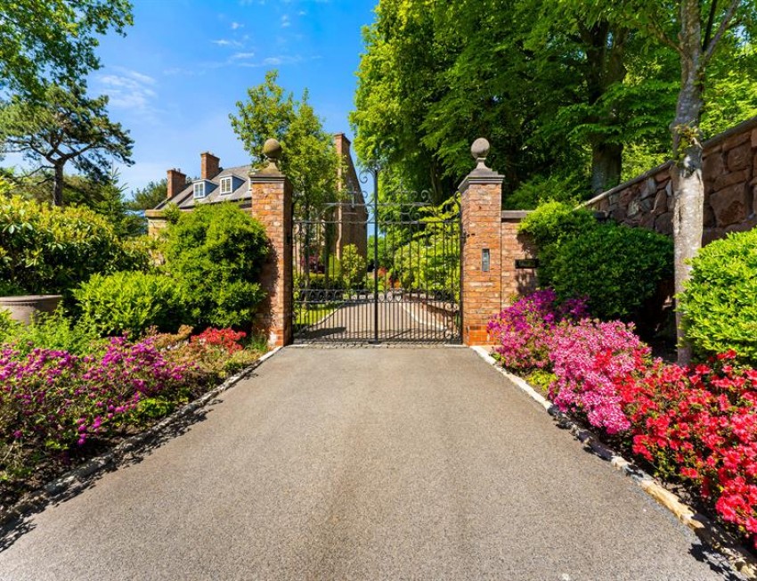 Images for Incredible 8435 square feet property with sensational views in Crossley Park
