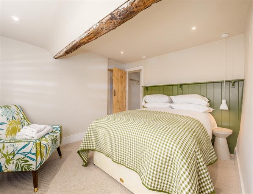 Images for Exquisite refurbished cottage with large garden and rural views in Beston