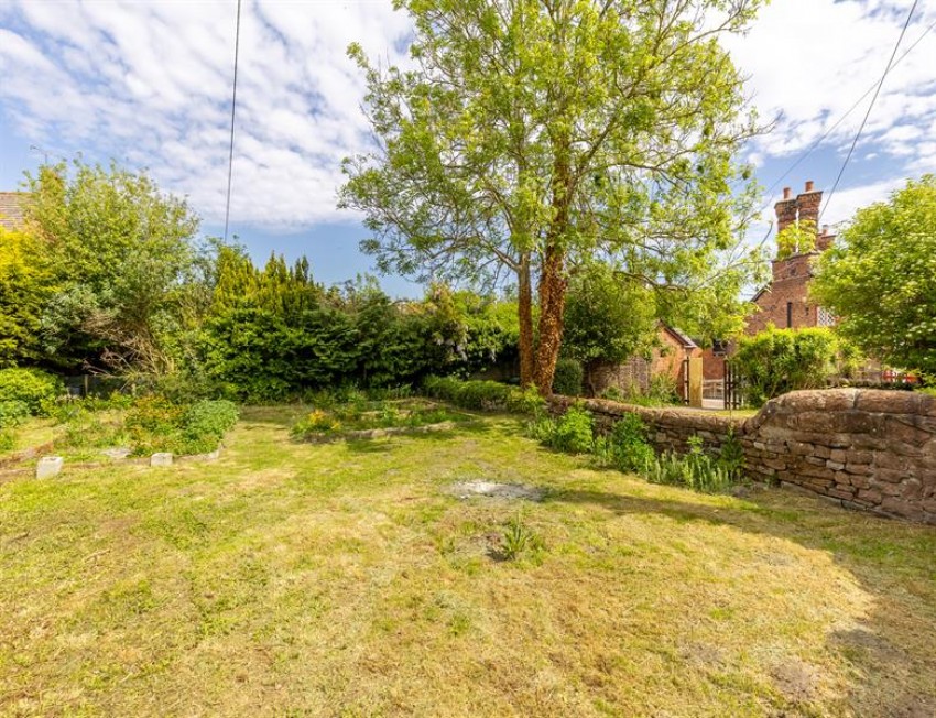 Images for Exquisite refurbished cottage with large garden and rural views in Beston