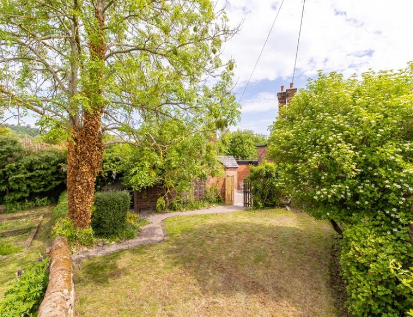 Images for Exquisite refurbished cottage with large garden and rural views in Beston