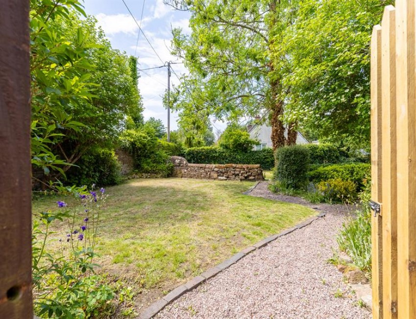 Images for Exquisite refurbished cottage with large garden and rural views in Beston