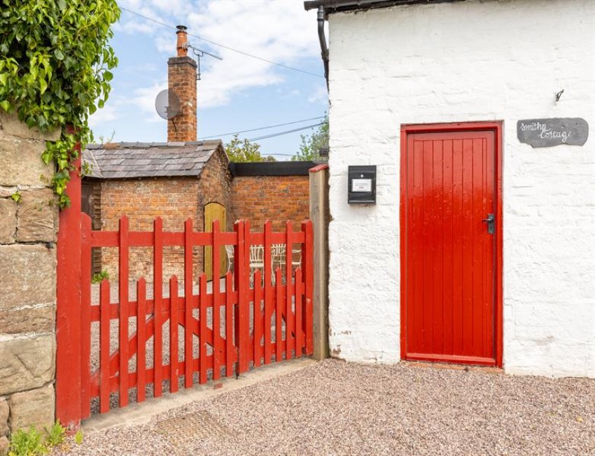 Images for Exquisite refurbished cottage with large garden and rural views in Beston