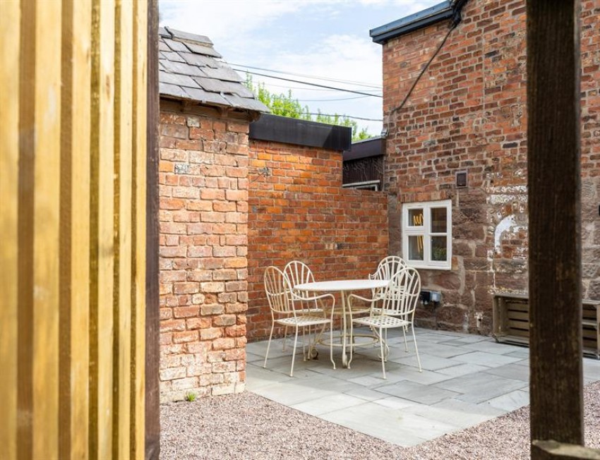 Images for Exquisite refurbished cottage with large garden and rural views in Beston