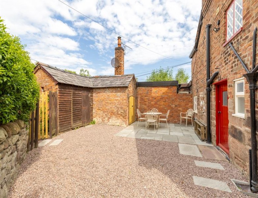 Images for Exquisite refurbished cottage with large garden and rural views in Beston