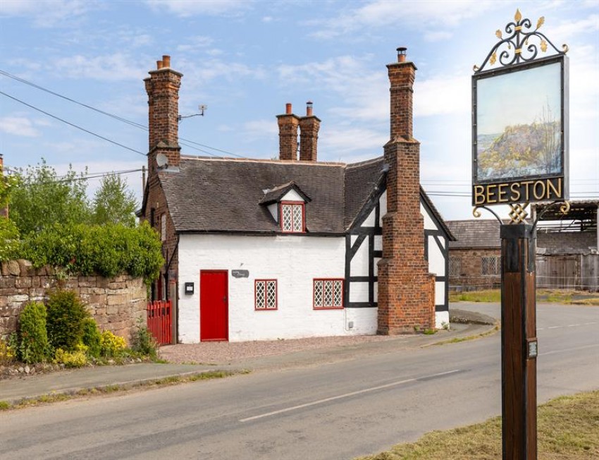 Images for Exquisite refurbished cottage with large garden and rural views in Beston