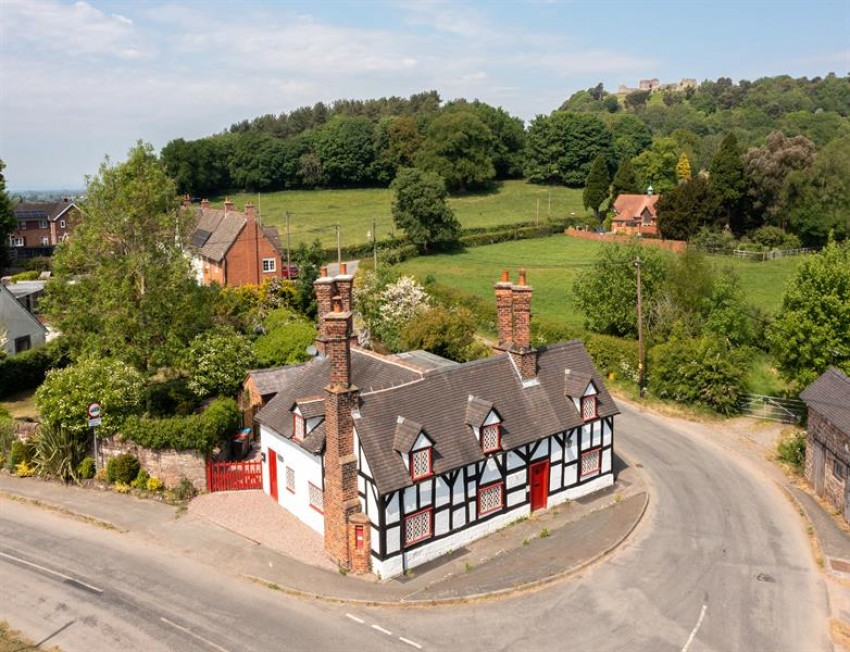 Images for Exquisite refurbished cottage with large garden and rural views in Beston