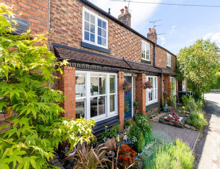 Images for Gorgeous village centre cottage with large garden