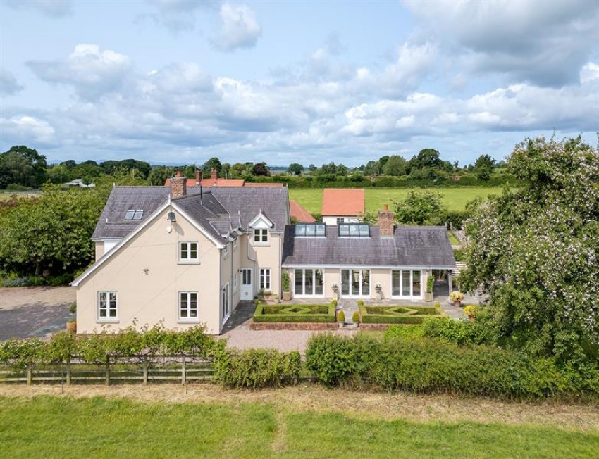 Images for Superb house of over 3000 square feet in 0.64 acre on rural edge of Tarvin