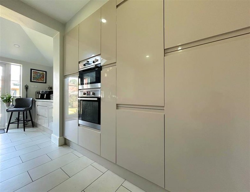 Images for Avonlea Road, Sale