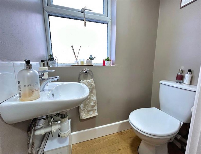 Images for Avonlea Road, Sale