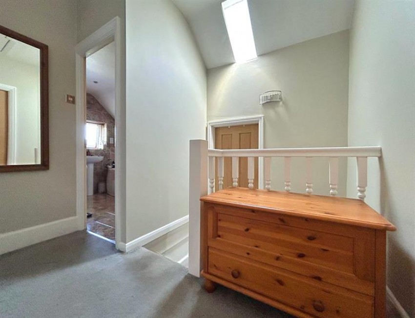 Images for Avonlea Road, Sale