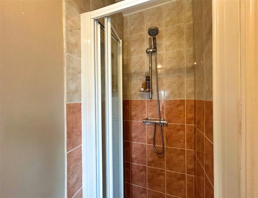 Images for Avonlea Road, Sale