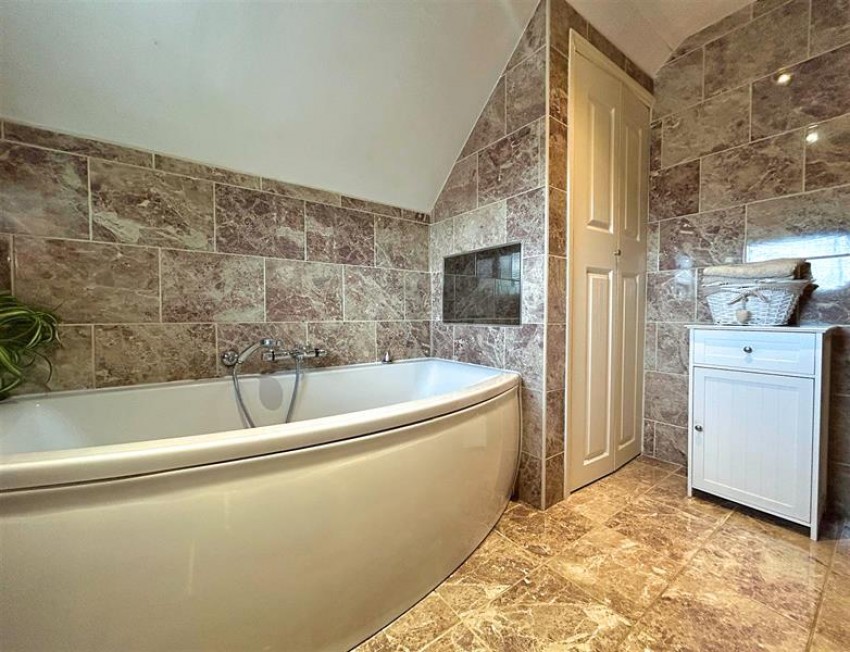 Images for Avonlea Road, Sale