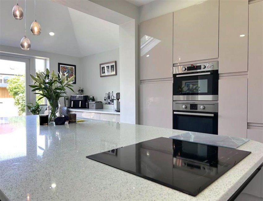 Images for Avonlea Road, Sale