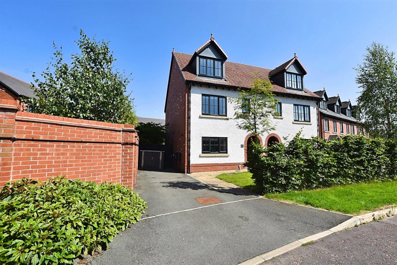 Holly Close, Holmes Chapel