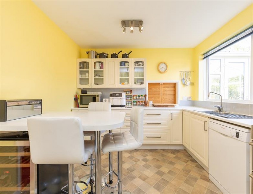 Images for 25 Hadrian Way, large family home of 2353 square feet with very attractive garden 