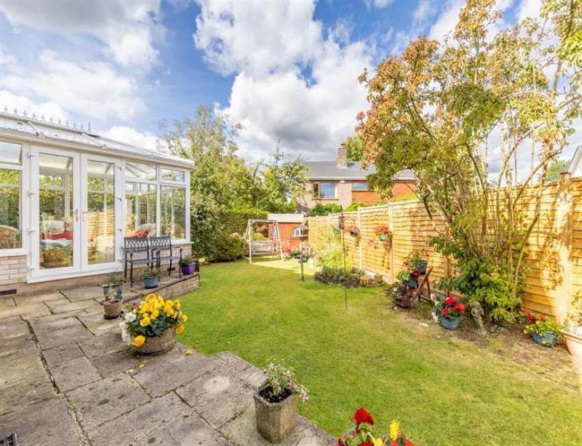 Images for 25 Hadrian Way, large family home of 2300 square feet with very attractive garden 