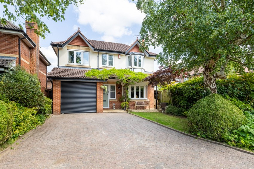 Images for Superb presentation and lovely garden in Abbots Mere Close, Cuddington