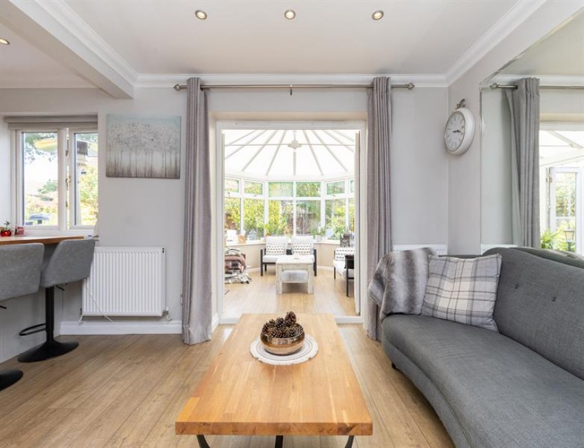 Images for Superb presentation and lovely garden in Abbots Mere Close, Cuddington