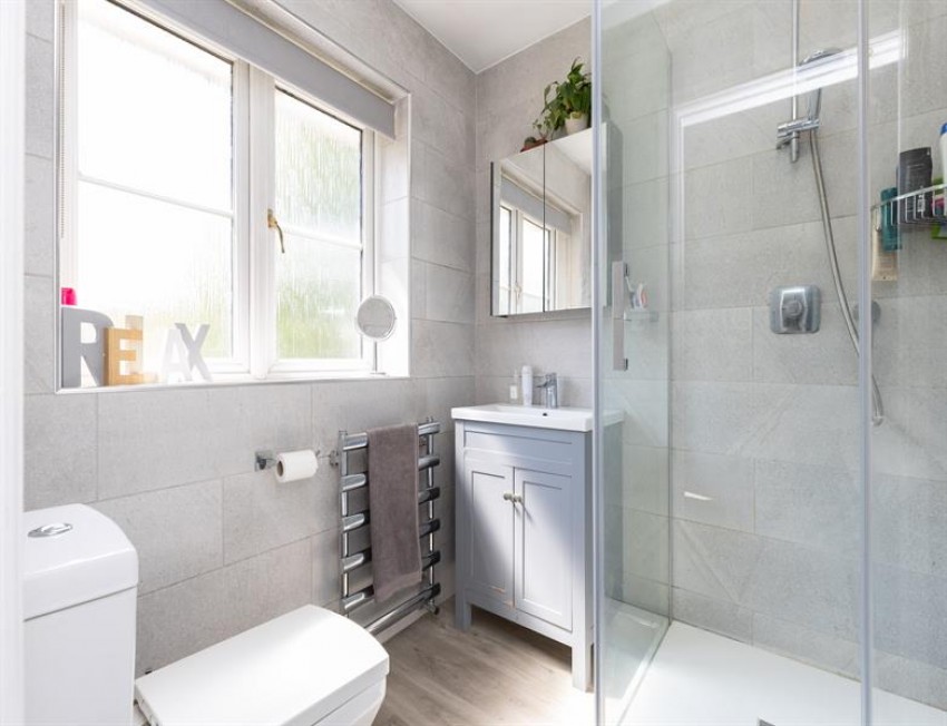 Images for Superb presentation and lovely garden in Abbots Mere Close, Cuddington