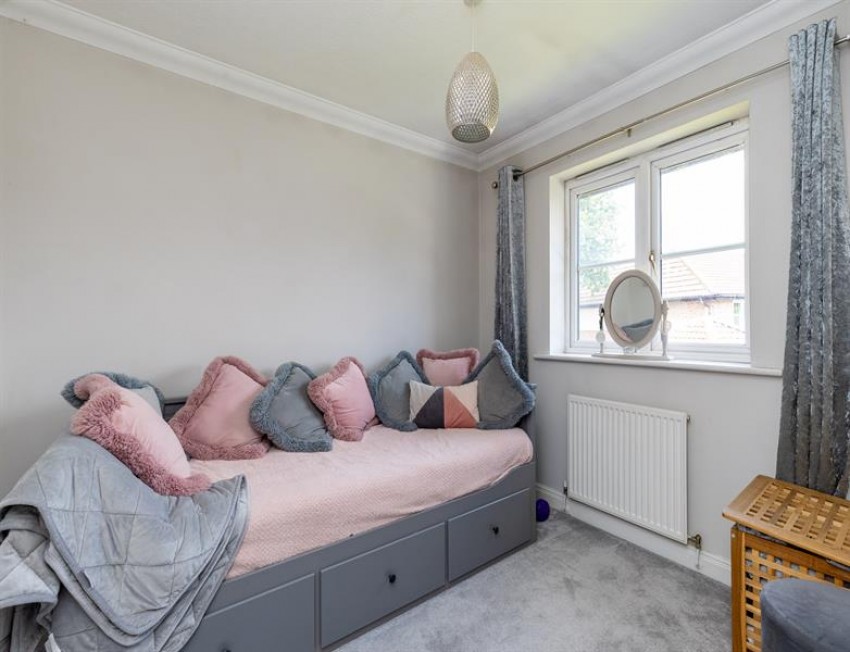 Images for Superb presentation and lovely garden in Abbots Mere Close, Cuddington