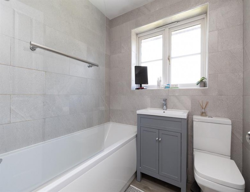 Images for Superb presentation and lovely garden in Abbots Mere Close, Cuddington