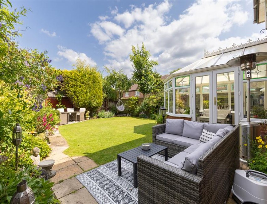 Images for Superb presentation and lovely garden in Abbots Mere Close, Cuddington