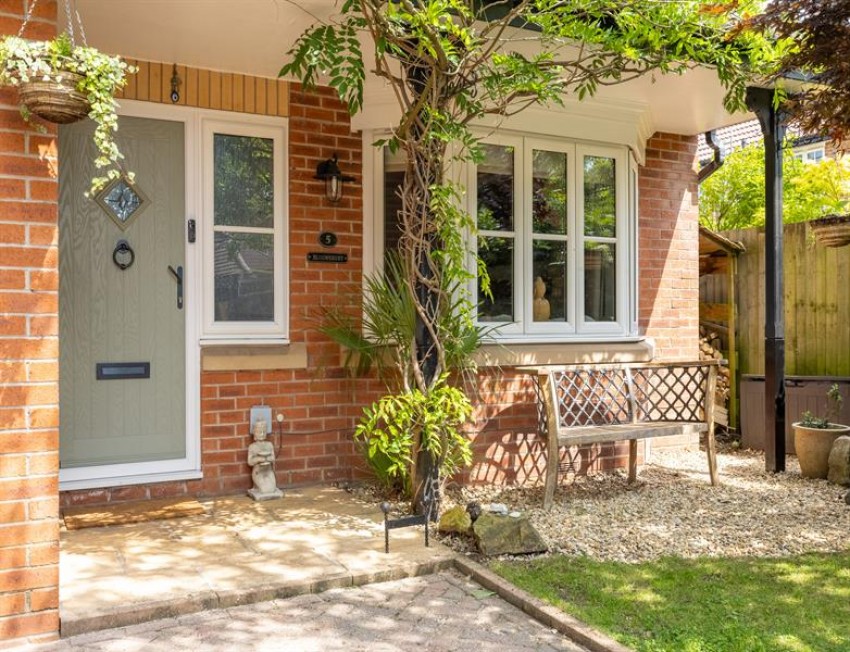Images for Superb presentation and lovely garden in Abbots Mere Close, Cuddington
