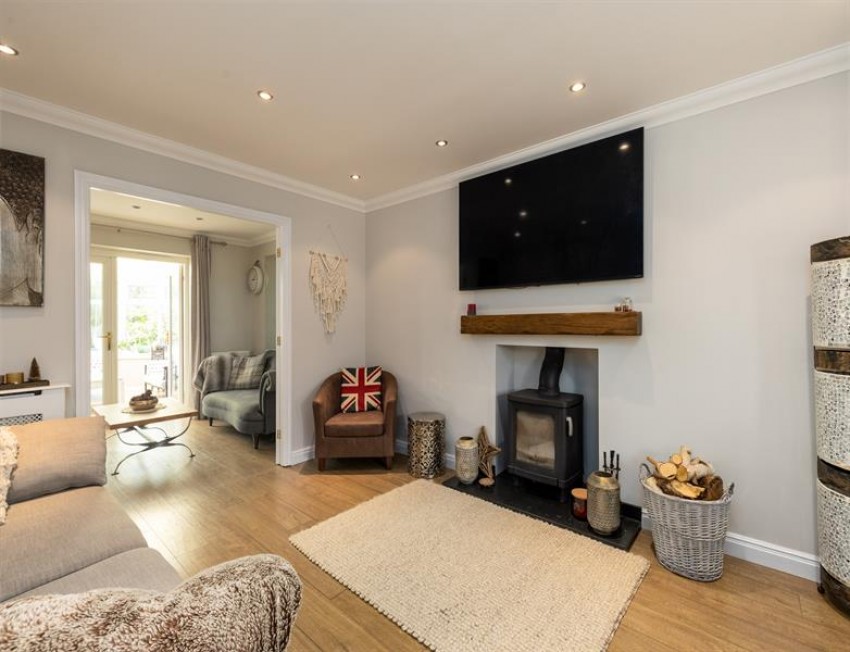 Images for Superb presentation and lovely garden in Abbots Mere Close, Cuddington
