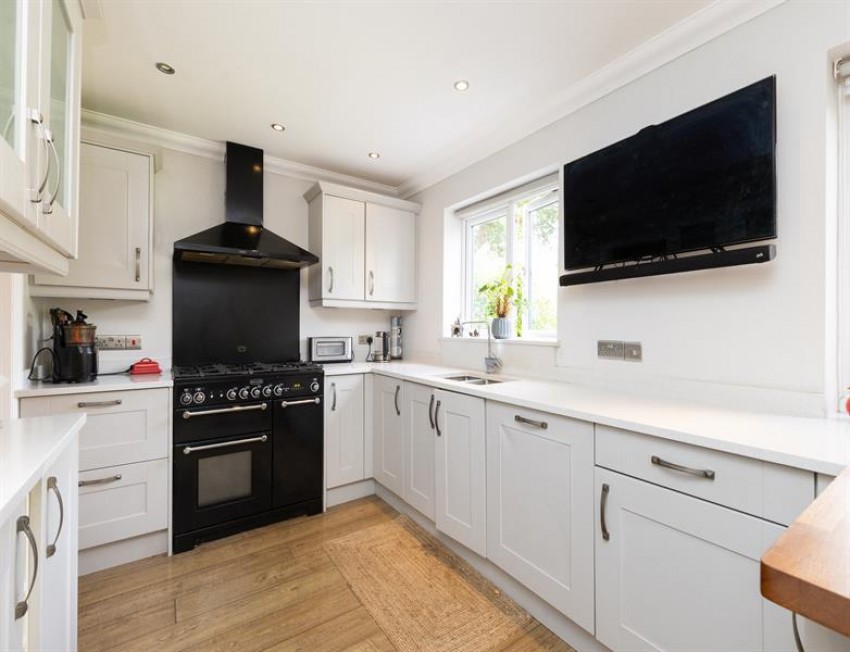 Images for Superb presentation and lovely garden in Abbots Mere Close, Cuddington