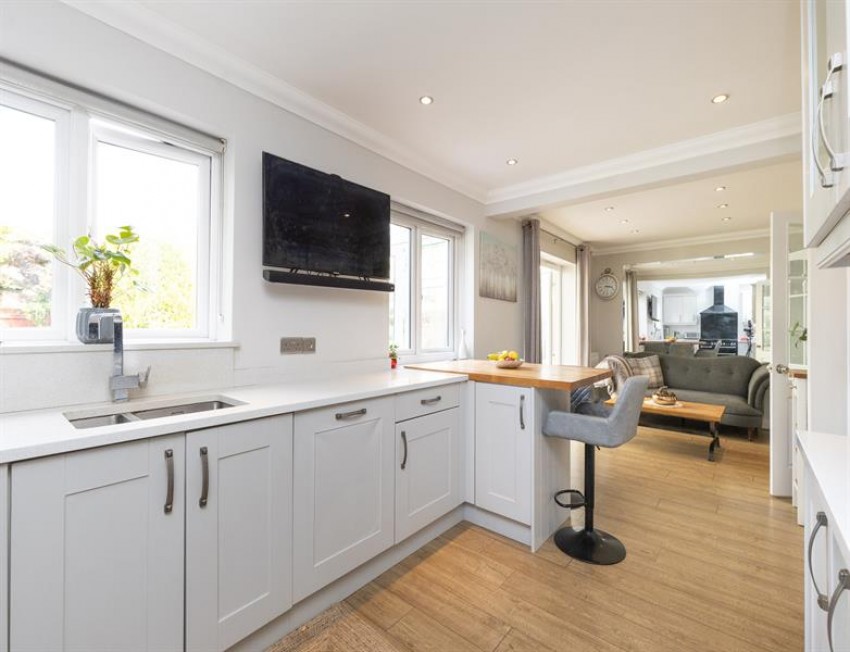 Images for Superb presentation and lovely garden in Abbots Mere Close, Cuddington