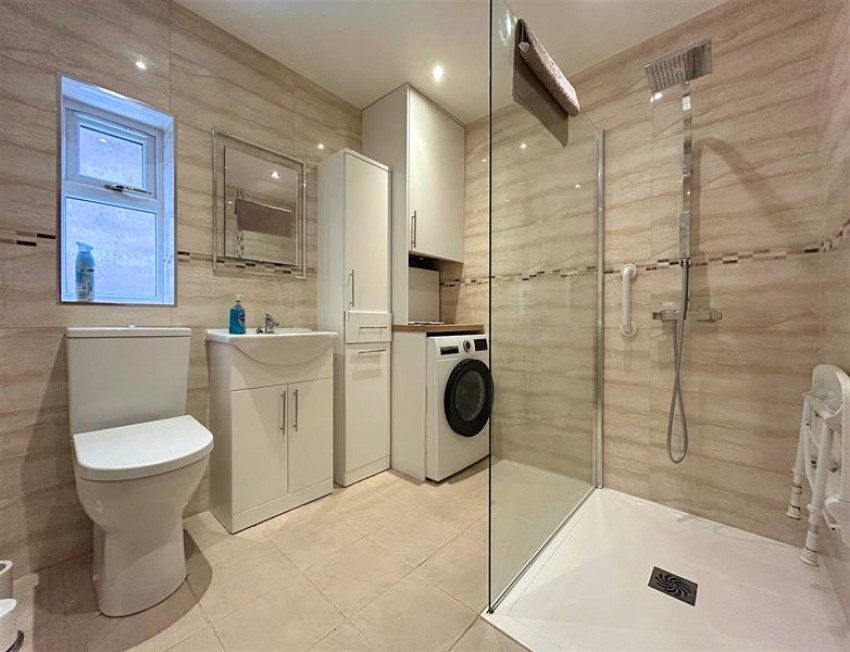 Images for Avonlea Road, Sale